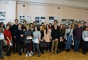 Будущие архитекторы на фоне проектов